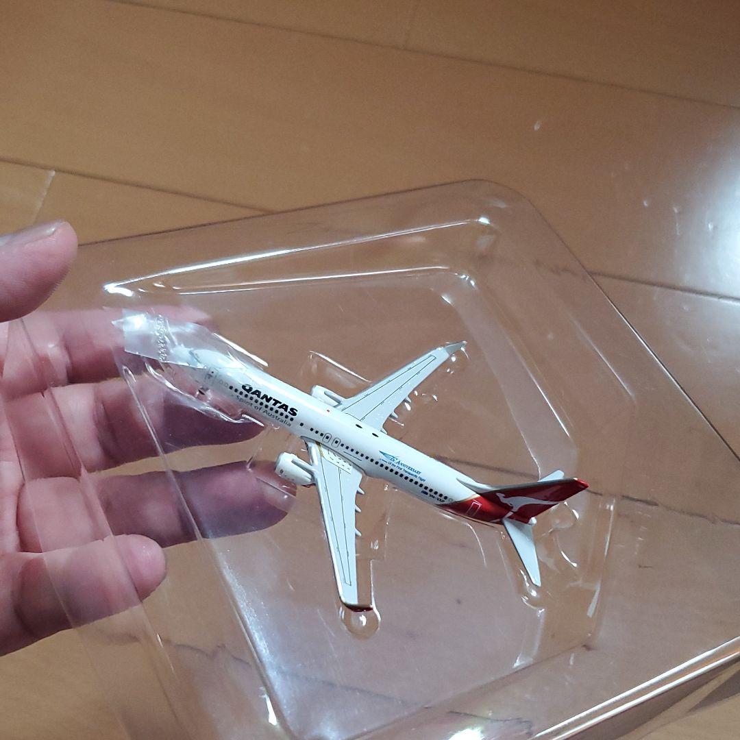 航空機・ヘリコプター QUNTAS BOEING737-800