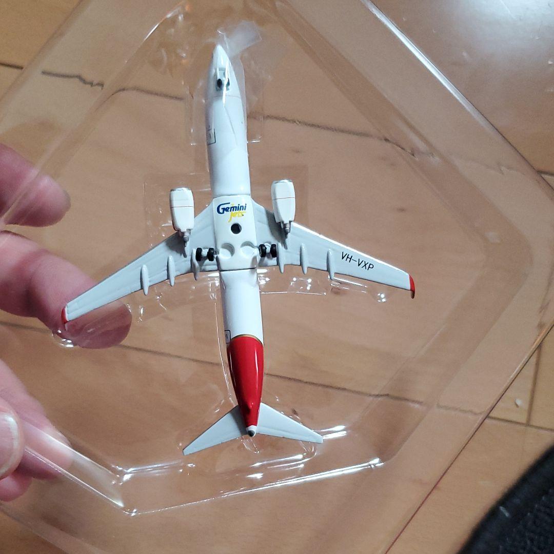 航空機・ヘリコプター QUNTAS BOEING737-800
