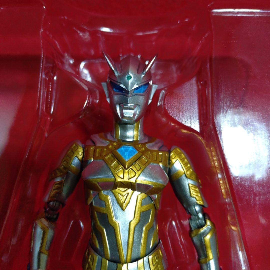 S. H.Figuarts ウルティメイトシャイニング　ウルトラマンゼロ
