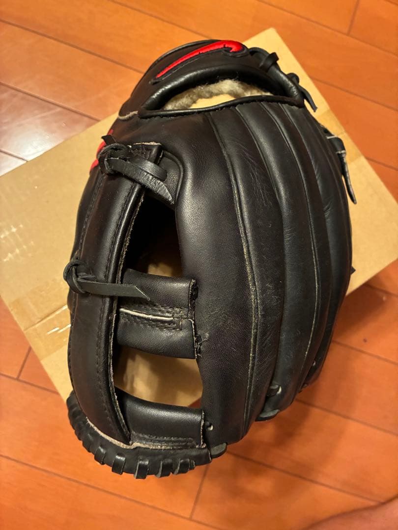 Nike ナイキ野球グローブ 黒/赤 軟式野球用　一般サイズ内野手用