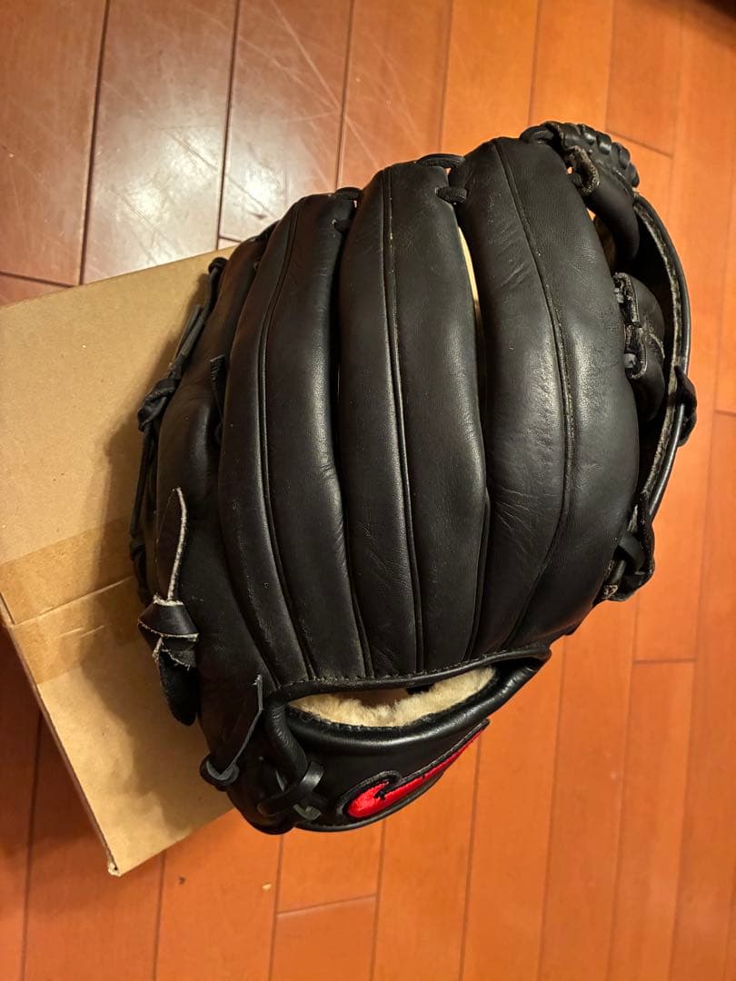 Nike ナイキ野球グローブ 黒/赤 軟式野球用　一般サイズ内野手用