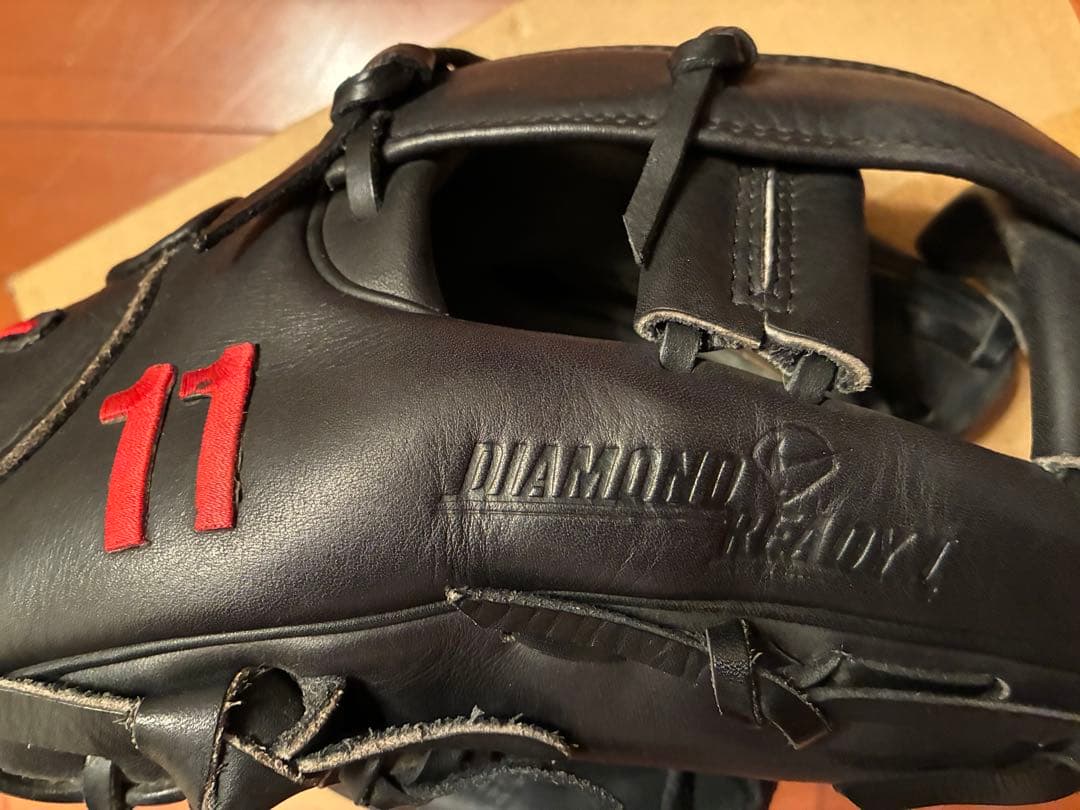 Nike ナイキ野球グローブ 黒/赤 軟式野球用　一般サイズ内野手用