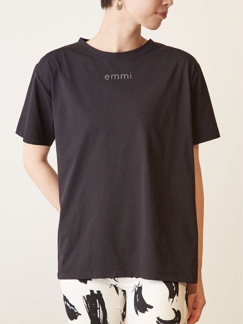 エミヨガ新品紙タグ付き2点セット❗️ボタニカル柄レギンス&バックデザインロゴTEE