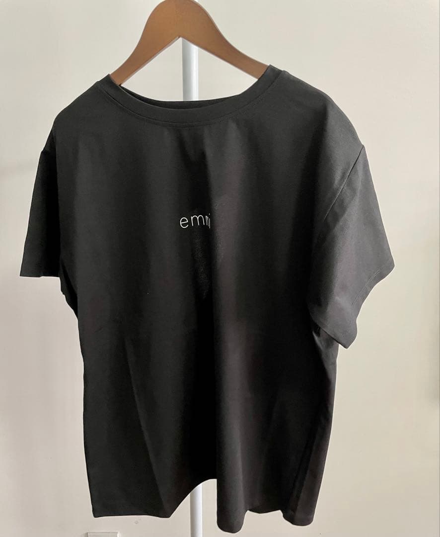 エミヨガ新品紙タグ付き2点セット❗️ボタニカル柄レギンス&バックデザインロゴTEE