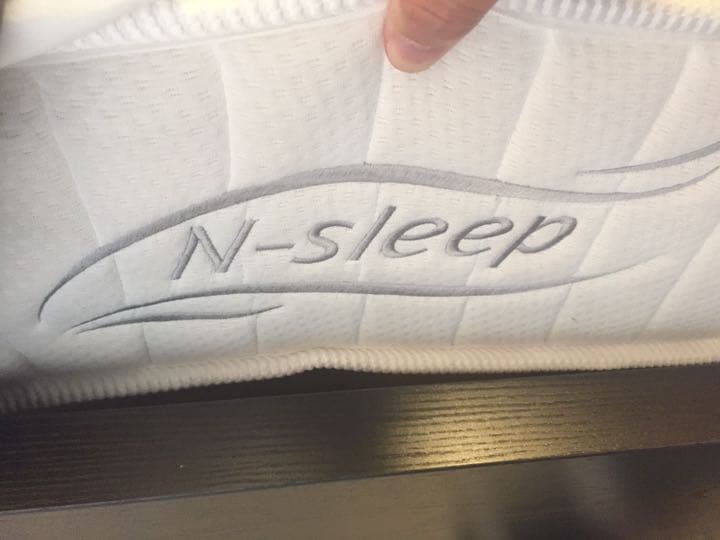 フレームはオーダーメイド マットはNsleep
