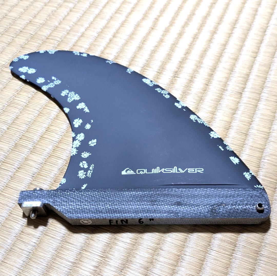 新品Quiksilver シングルフィン６インチ　フラワーデザイン