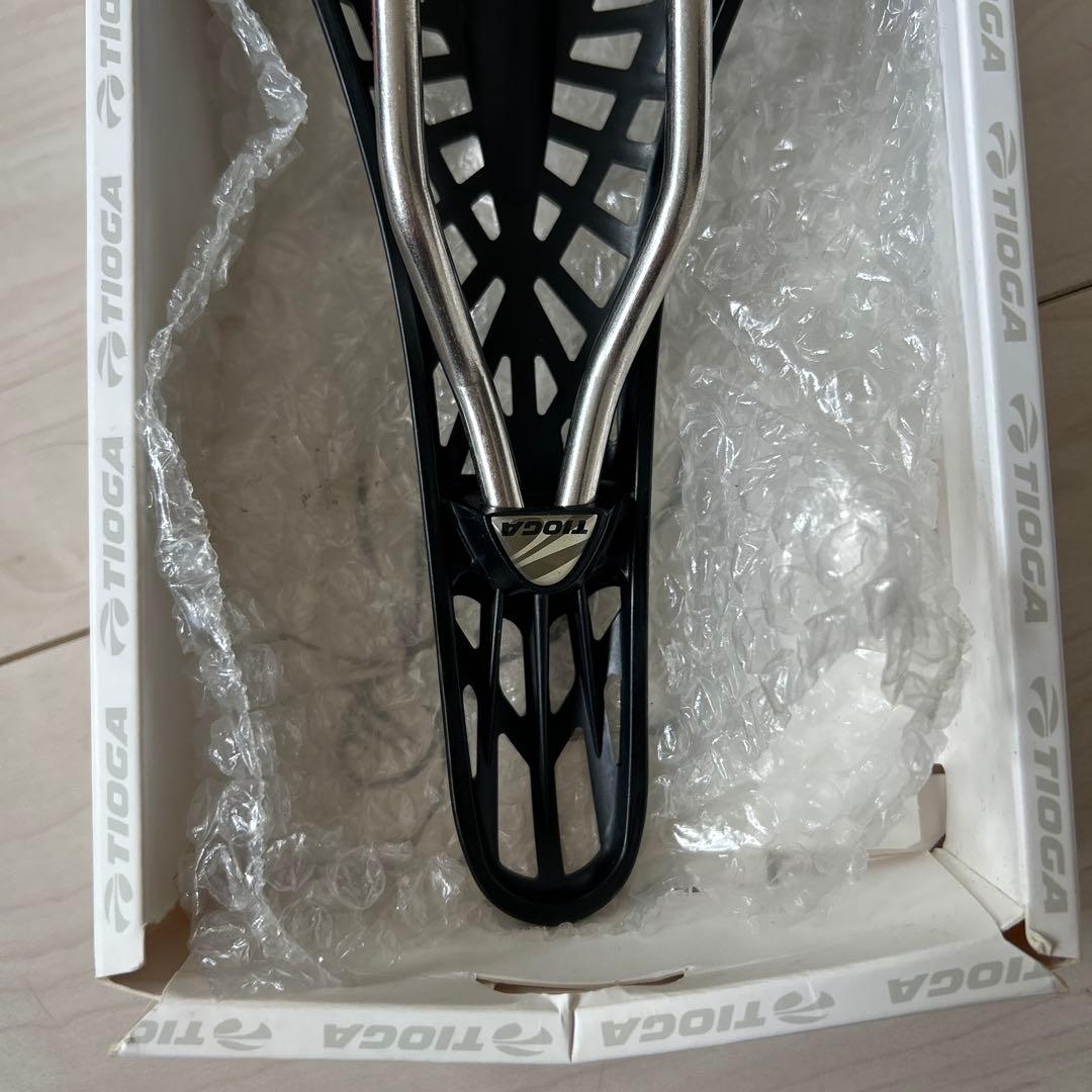 【未使用】TIOGA 自転車サドル　SPYDER TWINTAIL