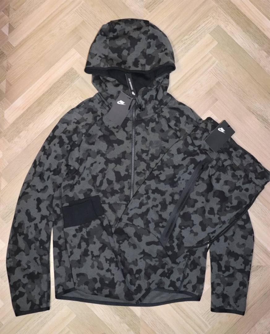新品 ナイキ テックフリース カモフラ　Ｓサイズ　　 併
