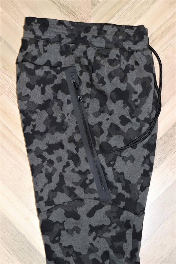 新品 ナイキ テックフリース カモフラ　Ｓサイズ　　 併