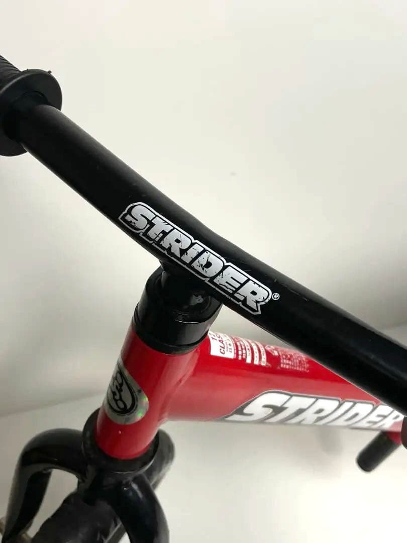 ストライダー クラシック レッド 12インチ 日本正規品 キックバイク　シンプル