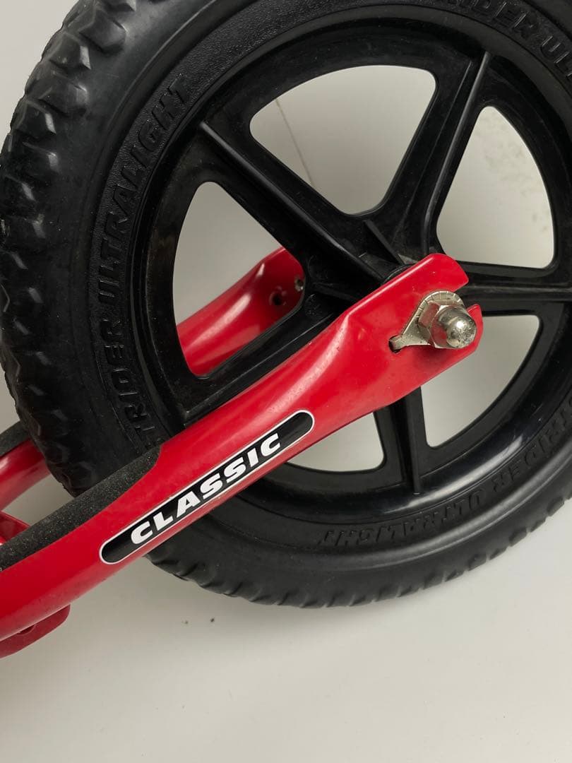 ストライダー クラシック レッド 12インチ 日本正規品 キックバイク　シンプル