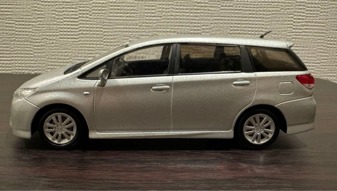 トヨタ　ウィッシュ　カラーサンプル　1/24　非売品　ミニカー