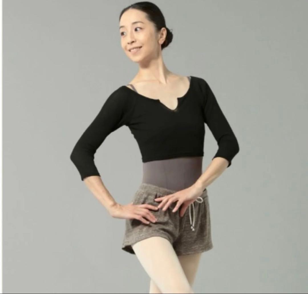 チャコット　ショートパンツ　グレー　M 新品　バレエ　ヨガ　ピラティス