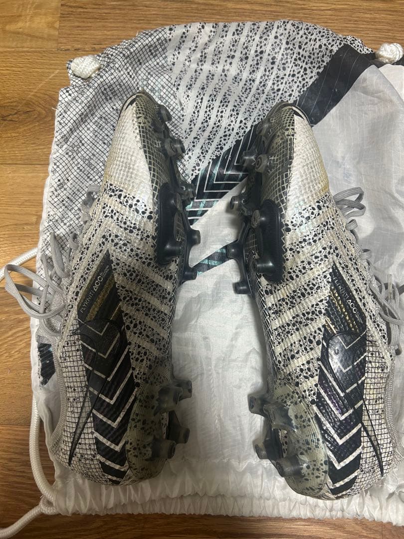 Nike サッカーシューズ ホワイト/ブラック　27.5cm