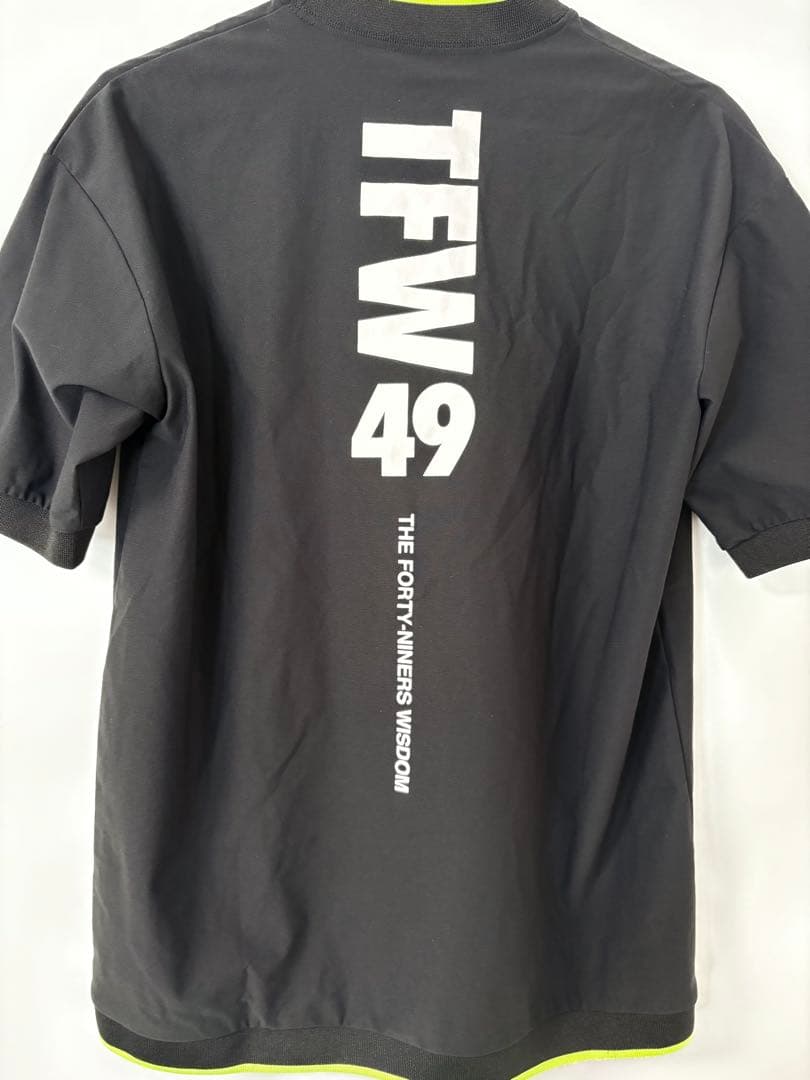 TFW49 RELAX MOCK NECK T 蛍光イエローアクセント