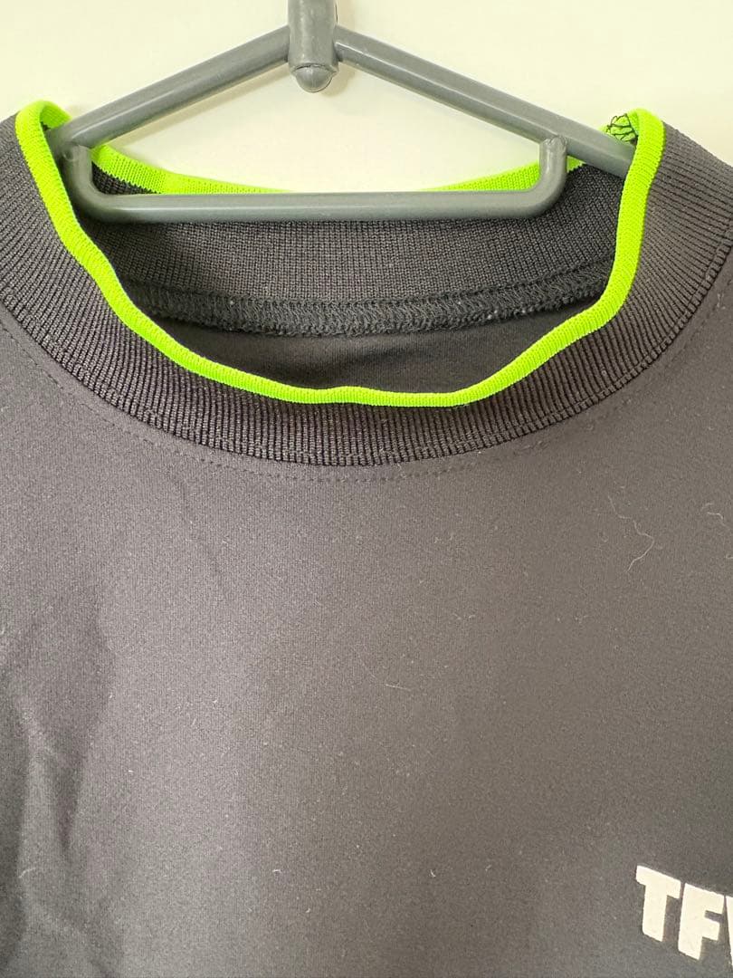TFW49 RELAX MOCK NECK T 蛍光イエローアクセント