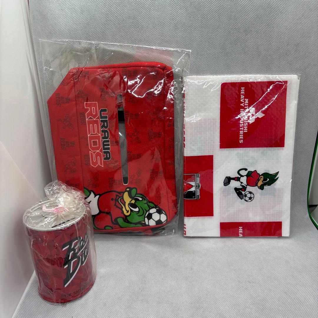 浦和レッズ 応援グッズ ストラップ パスポートケース テッシュケース　貯金箱等