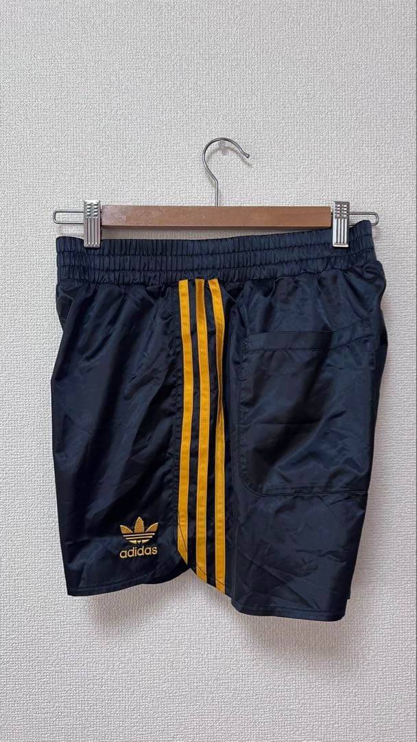 adidas JEREMY SCOTT 3本ライン ショーツ Mサイズ 黒/金