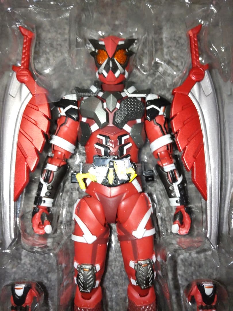 S.H.Figuarts 仮面ライダー雷 仮面ライダー亡 2体フィギュアーツ