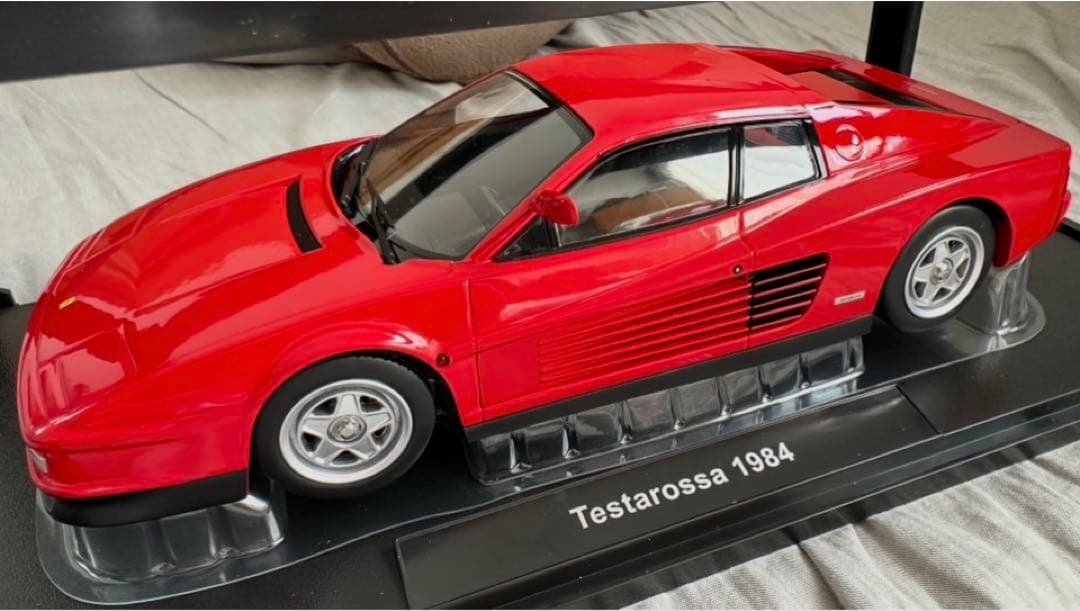 KKスケールFerrari Testarossa 1984 1/18 RED