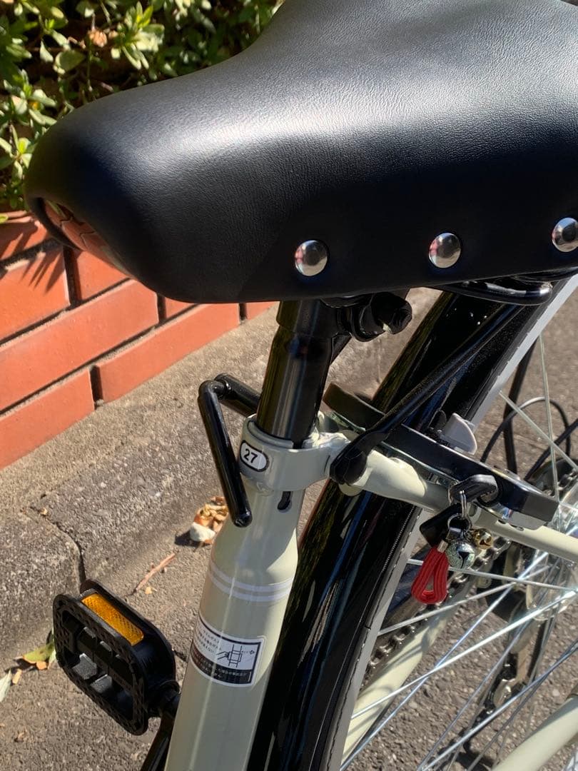 ほぼ新品　27型自転車　6段変　自動点灯 「直接受け渡し限定」