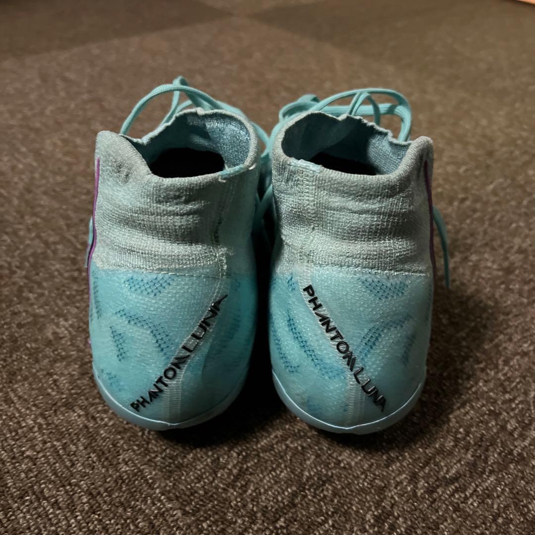 サッカースパイクNIKE ファントム　ルナ　エリート　水色 ハイカット