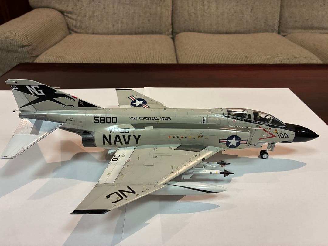 飛行機模型完成品　1/48 ハセガワ　 F4J ファントム　ショータイム100