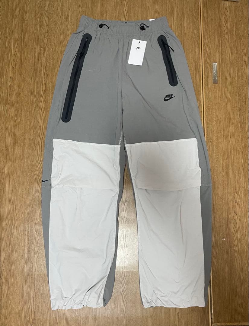 新品未使用　ナイキテックメンズ ウーブンオープンヘムパンツ　Mサイズ