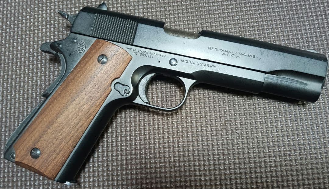 タナカワークス　コルトガバメント　木製グリップ