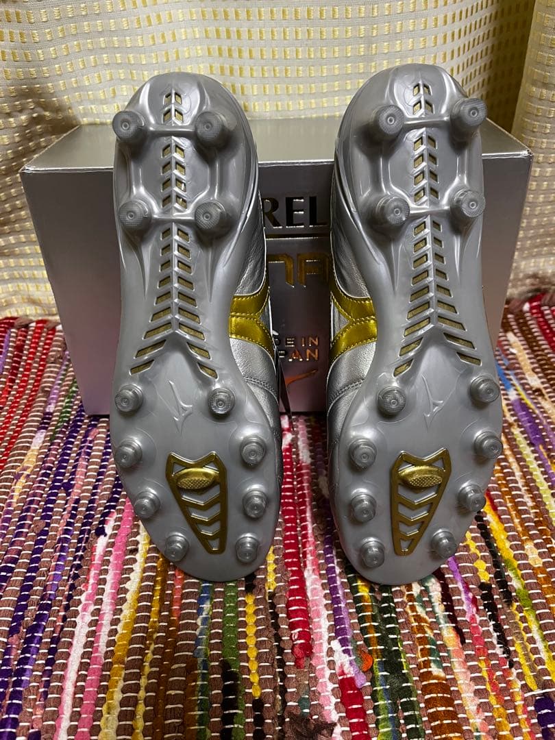 MORELIA DNA サッカーシューズ シルバー/ゴールド