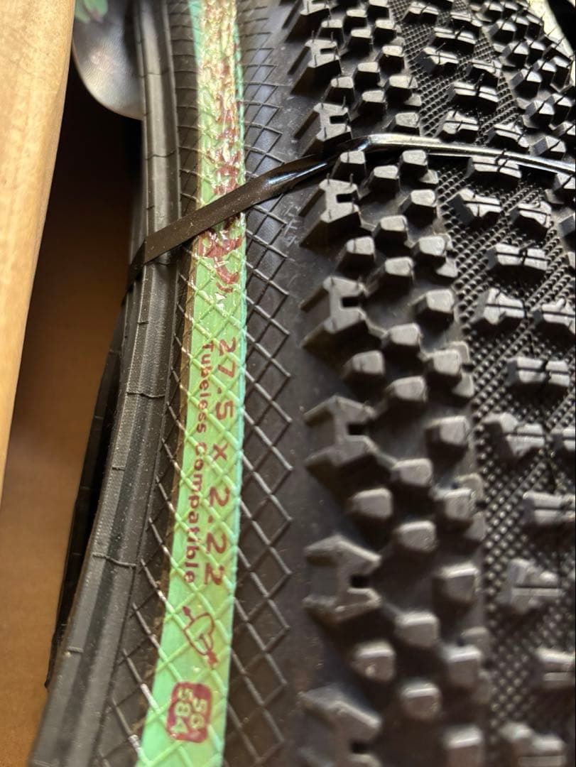 1時間限定値下　SIM WORKS Super Yummy tire 27.5