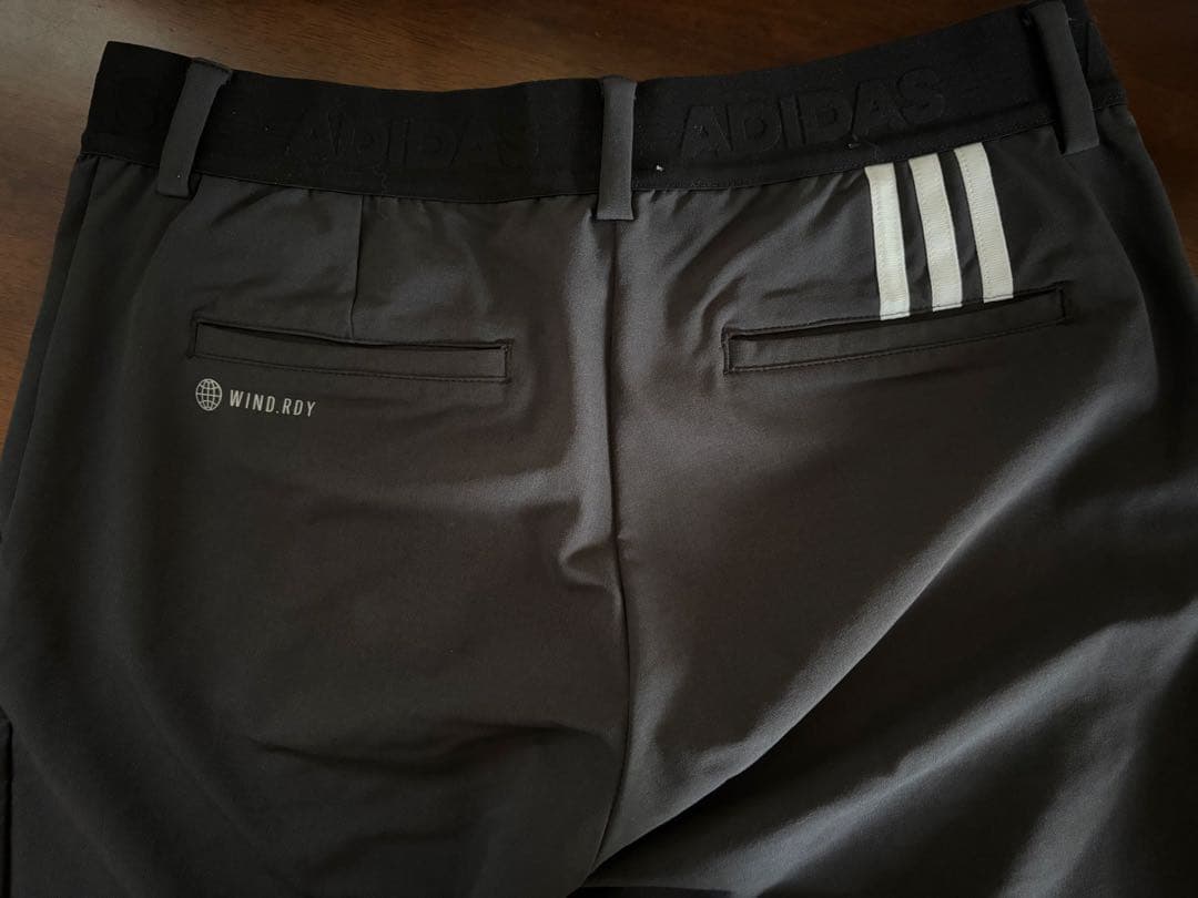 adidas レディース ゴルフパンツ 黒に近いグレー