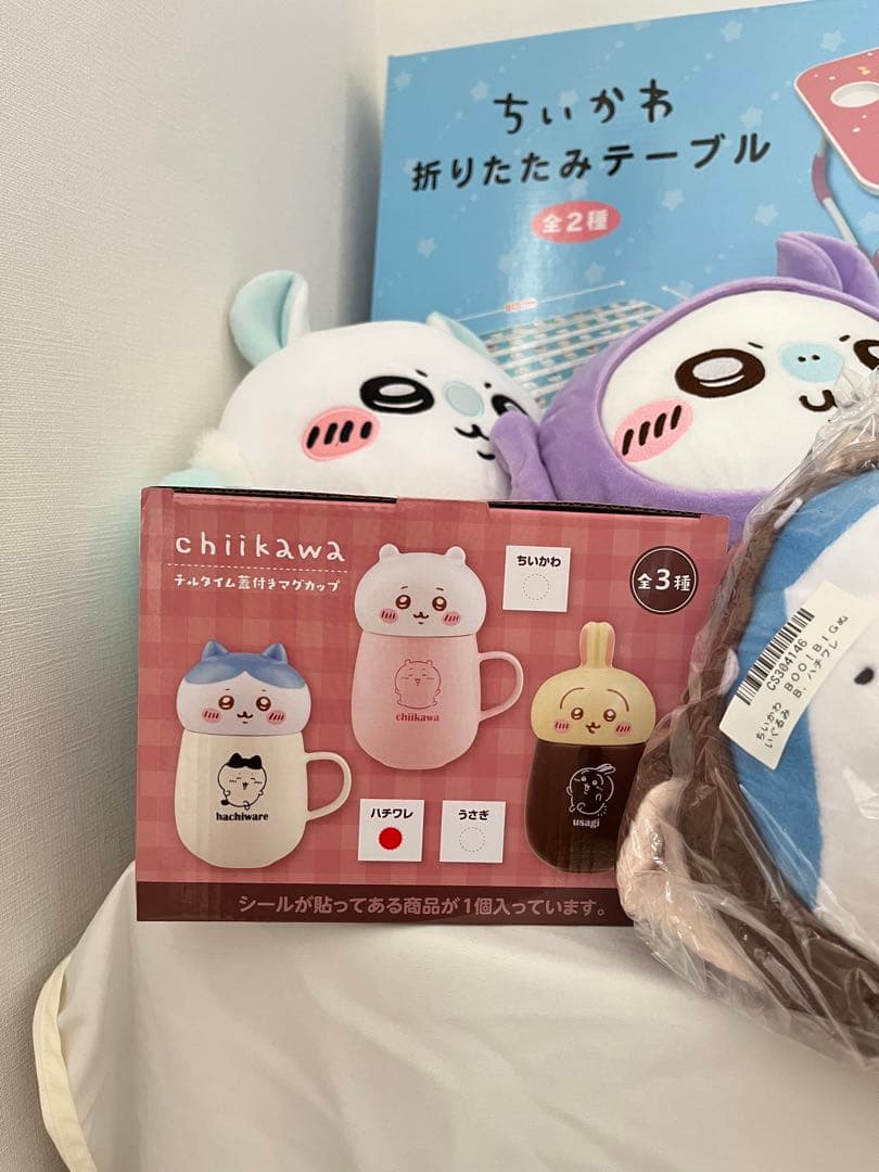 ちいかわ　ハチワレ　ぬいぐるみ　マグカップ　テーブル　まとめ売り