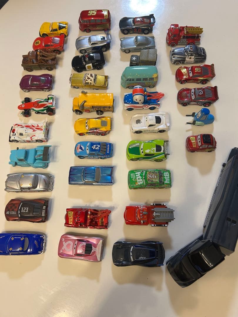 トミカ　カーズ ミニカー 37台　まとめ売り トレーラー付 ［バラ売不可］