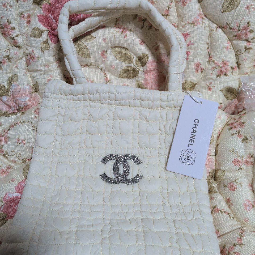 CHANEL キルティングノベルティバッグ