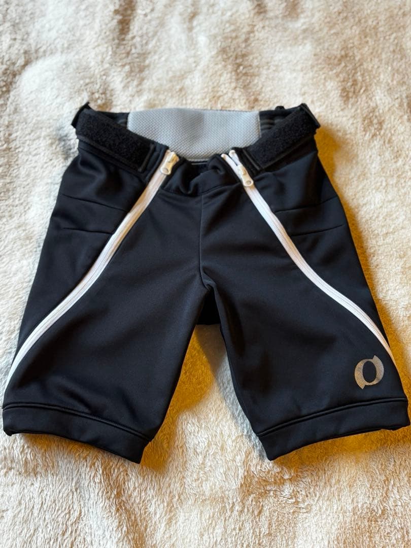 ONYONEスキーワンピー黒のジャケットとショートパンツセット130cm