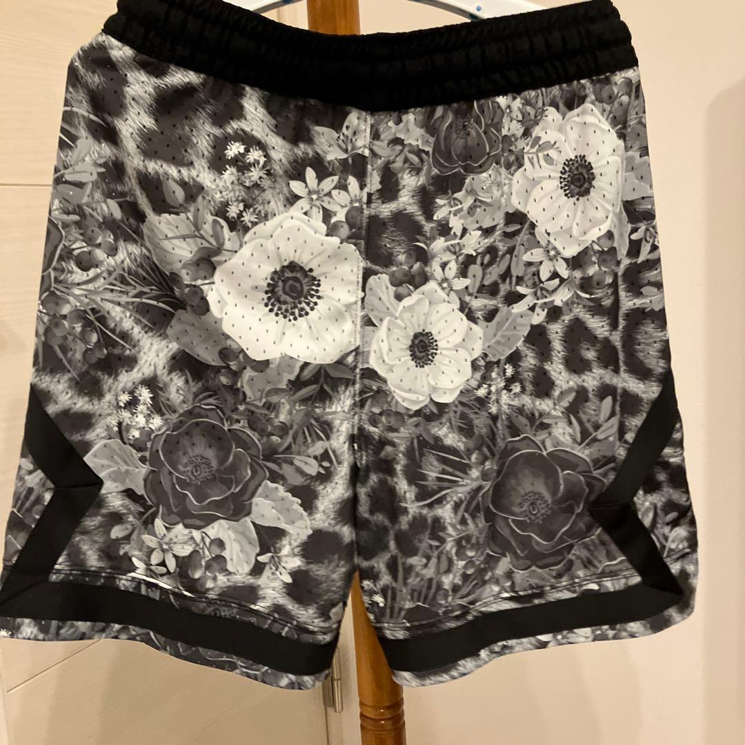 美品NIKEJordanバスケショート.ハーフパンツＬレオパード花柄モノトーン