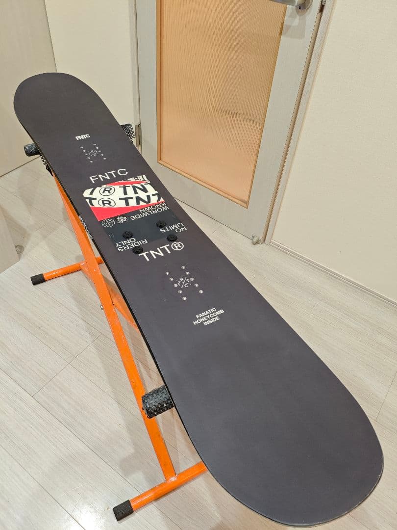 FNTC TNT R 157 スノーボード板　ぐらやパークに！