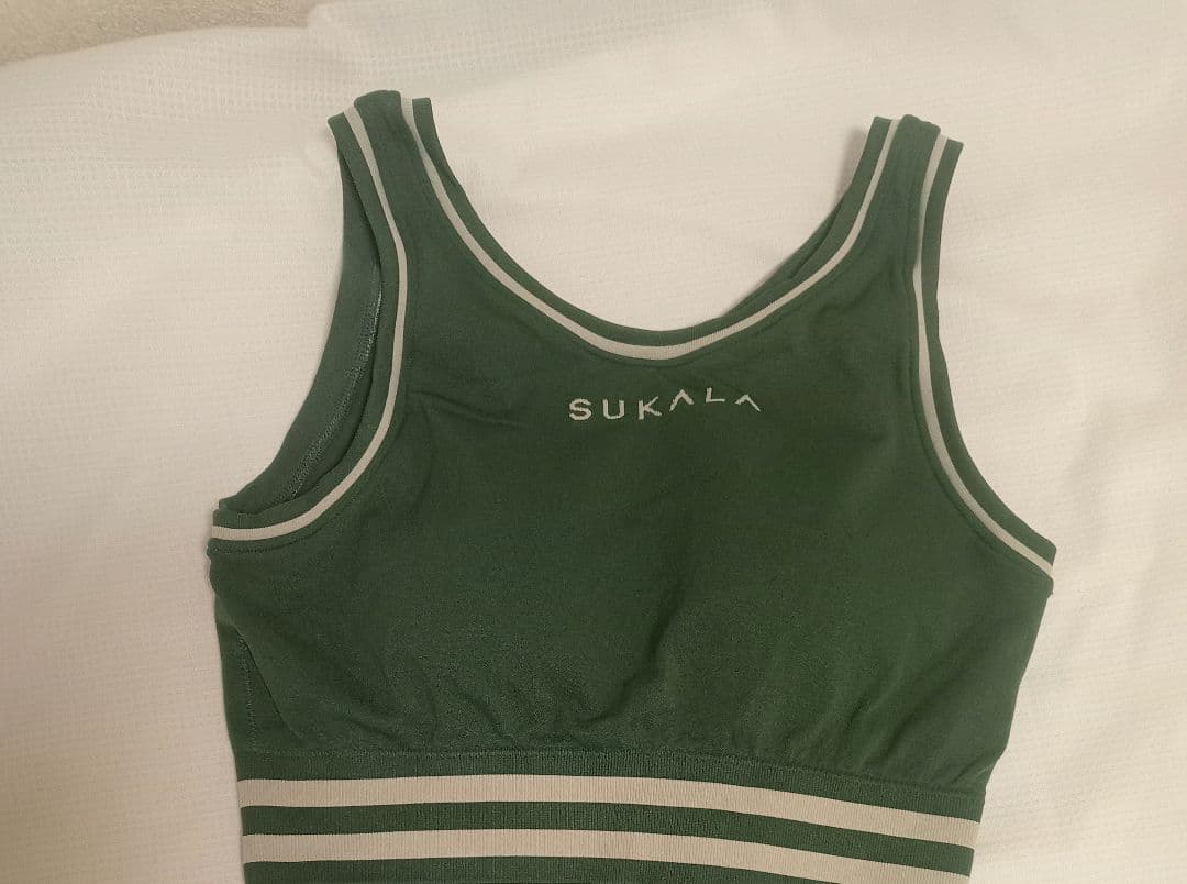 【SUKALA】ブラトップ付きカレッジVネックプルオーバー
