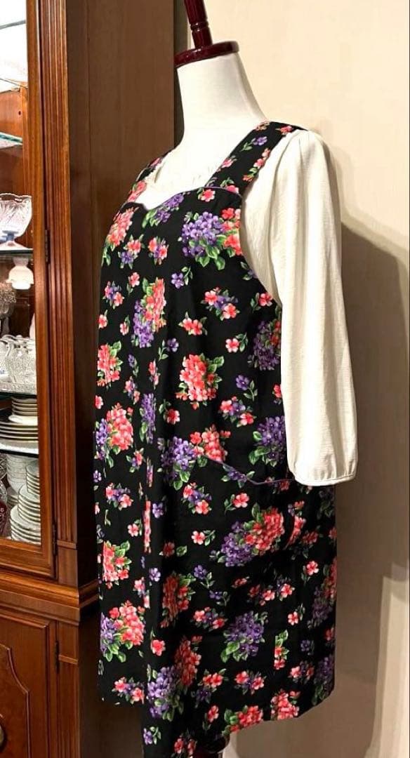 ーFEILERー　フェイラー 黒　ビオラ柄エプロン　未使用品