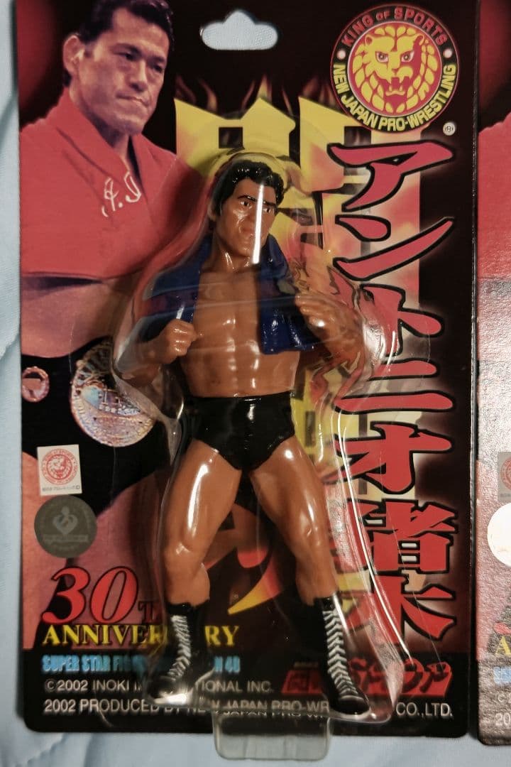 新日本プロレス　アントニオ猪木フィギュア　青タオル　赤タオル　バージョンセット