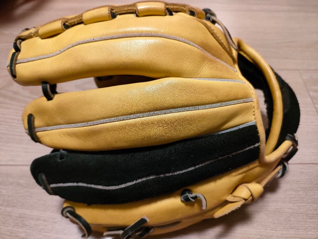 軟式グローブ イエロー ブラック 編み込みデザイン　ハイゴールド　右投げ用