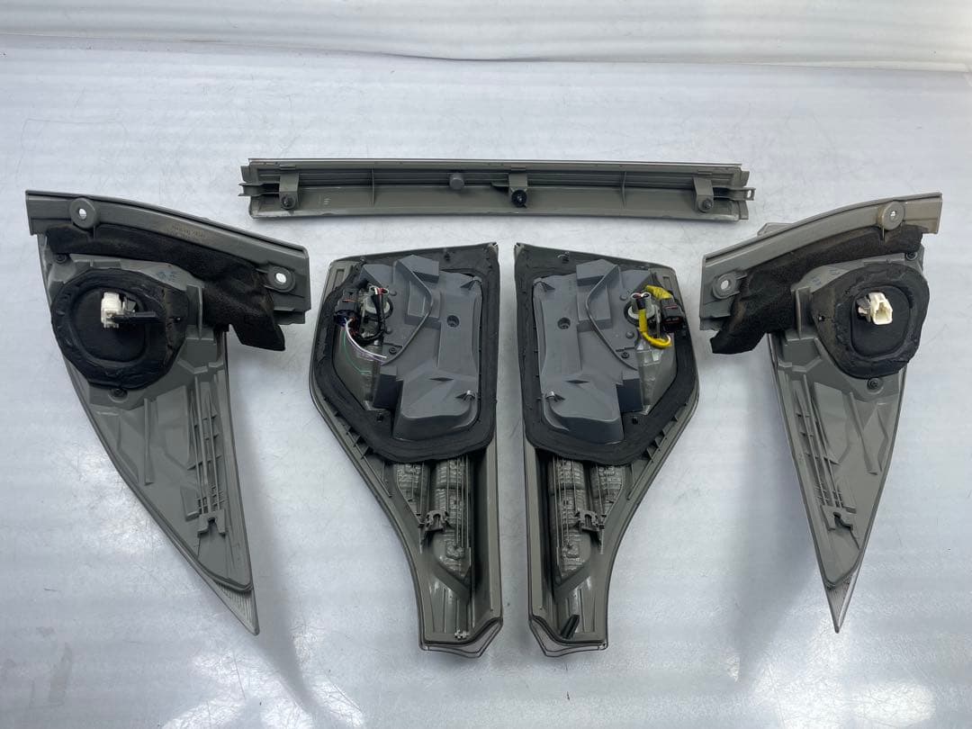 AHR20エスティマ ハイブリッドLEDテールランプ フィニッシャー28-207