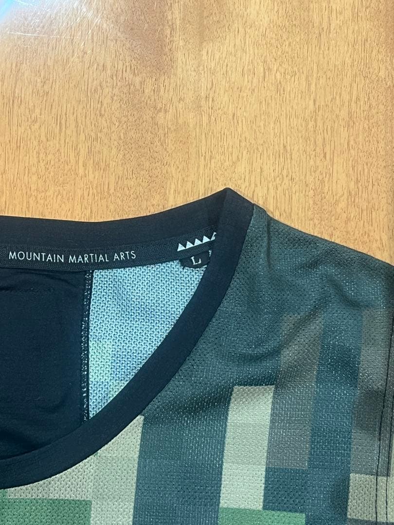 MMAマウンテンマーシャルアーツ　モザイクノースリーブ　Lサイズ