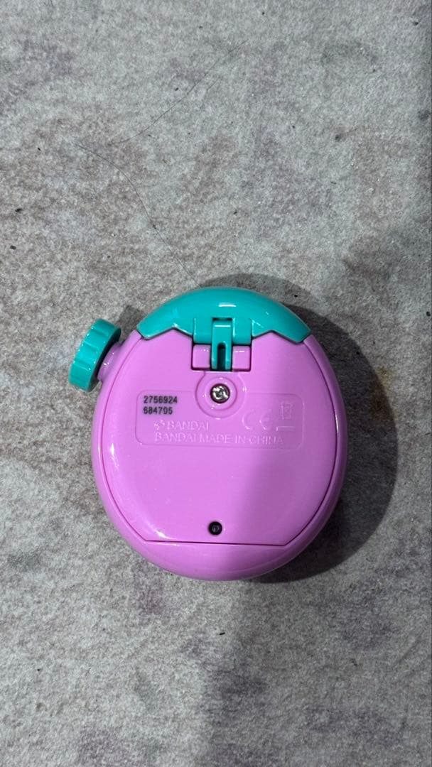 小型デジタルペットTamagotchi ピンク《陸》