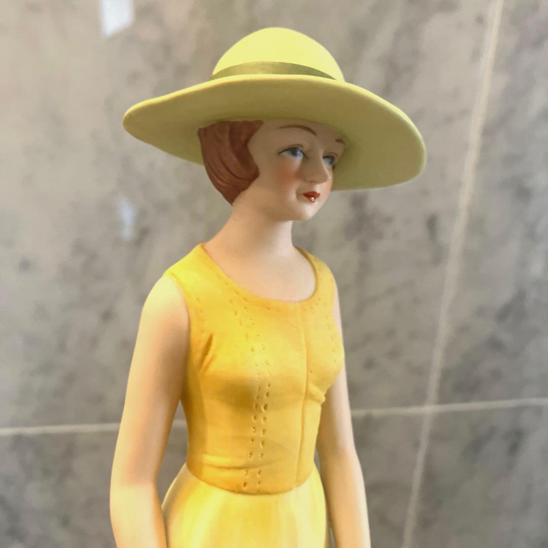 新品アメリカ60-70年代高級大型犬アフガンを携えた貴婦人の陶器オブジェ