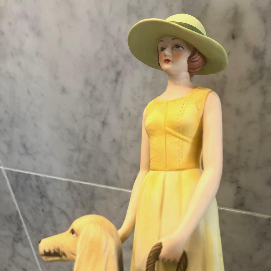 新品アメリカ60-70年代高級大型犬アフガンを携えた貴婦人の陶器オブジェ