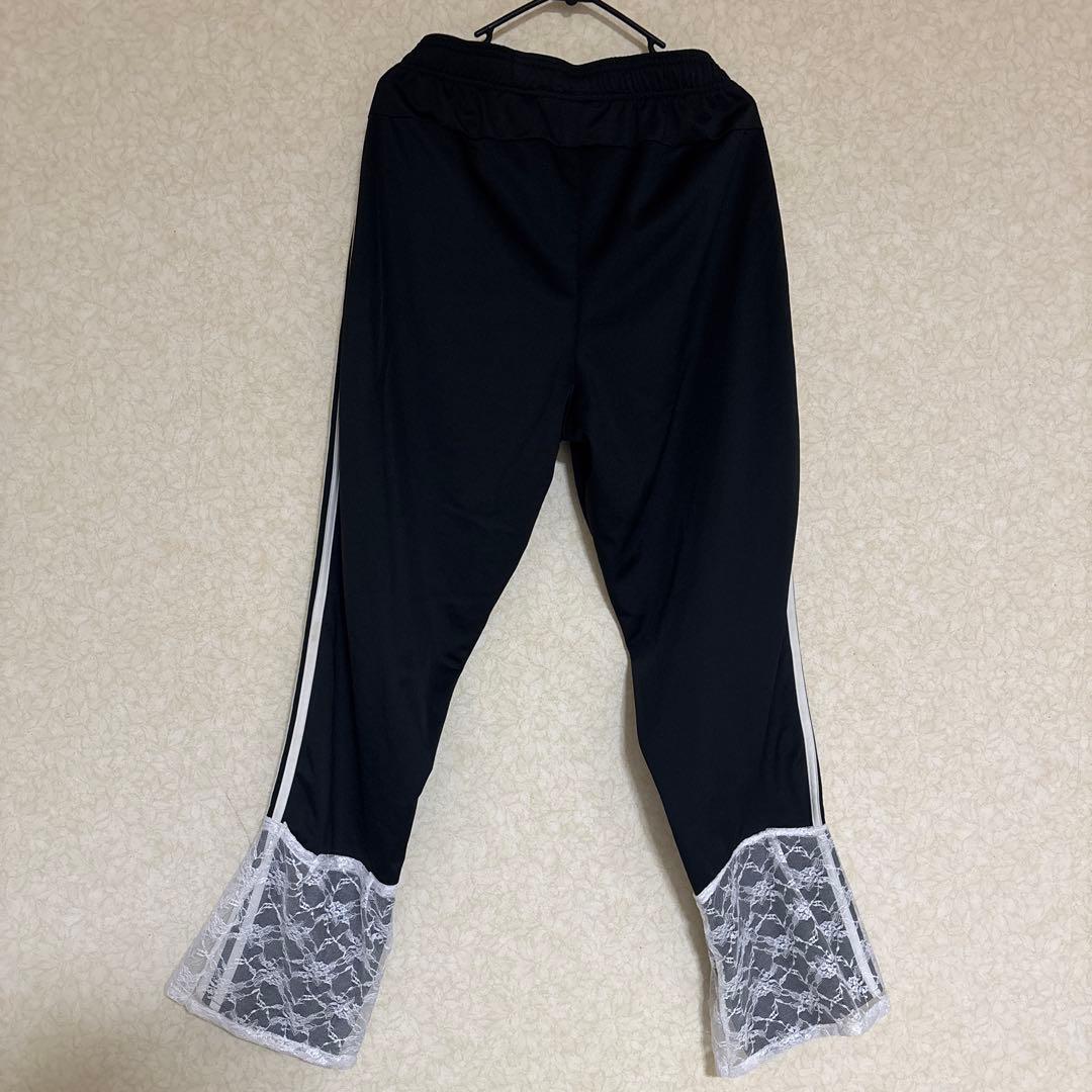adidas レース付き ブラックジャージパンツ