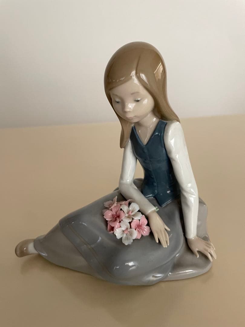 LLADRO リアドロ　花と少女