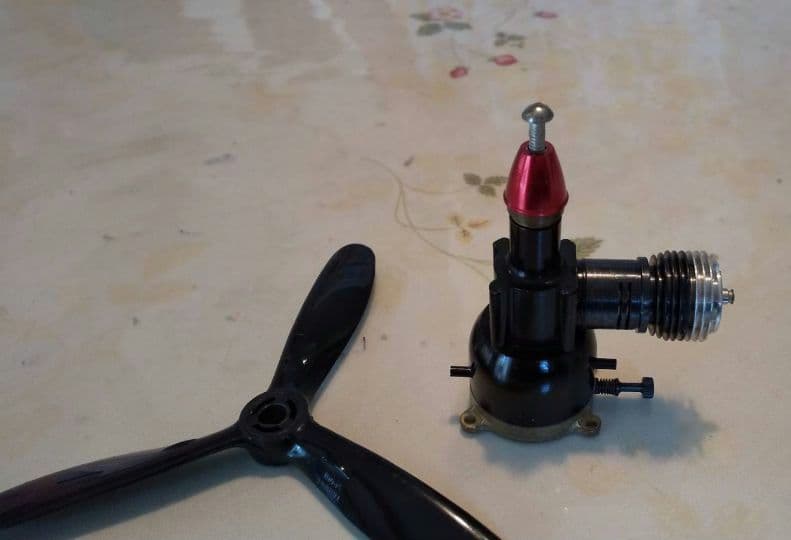 ラジコン飛行機　エンジン　COX049　ブラックウイドー